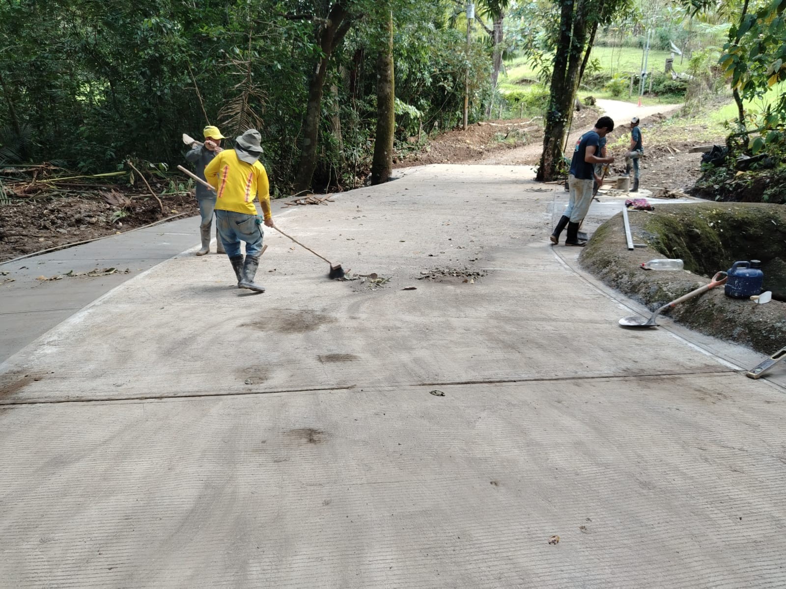 Mantenimiento de la red vial cantonal mediante la construcción de 2 losas de concreto 1 Pilangosta y 1 en Monte Romo (Ruta los Sandoval- Ruta el cementerio)